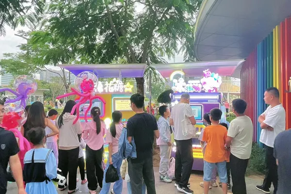 Ice cream vending machine case-school